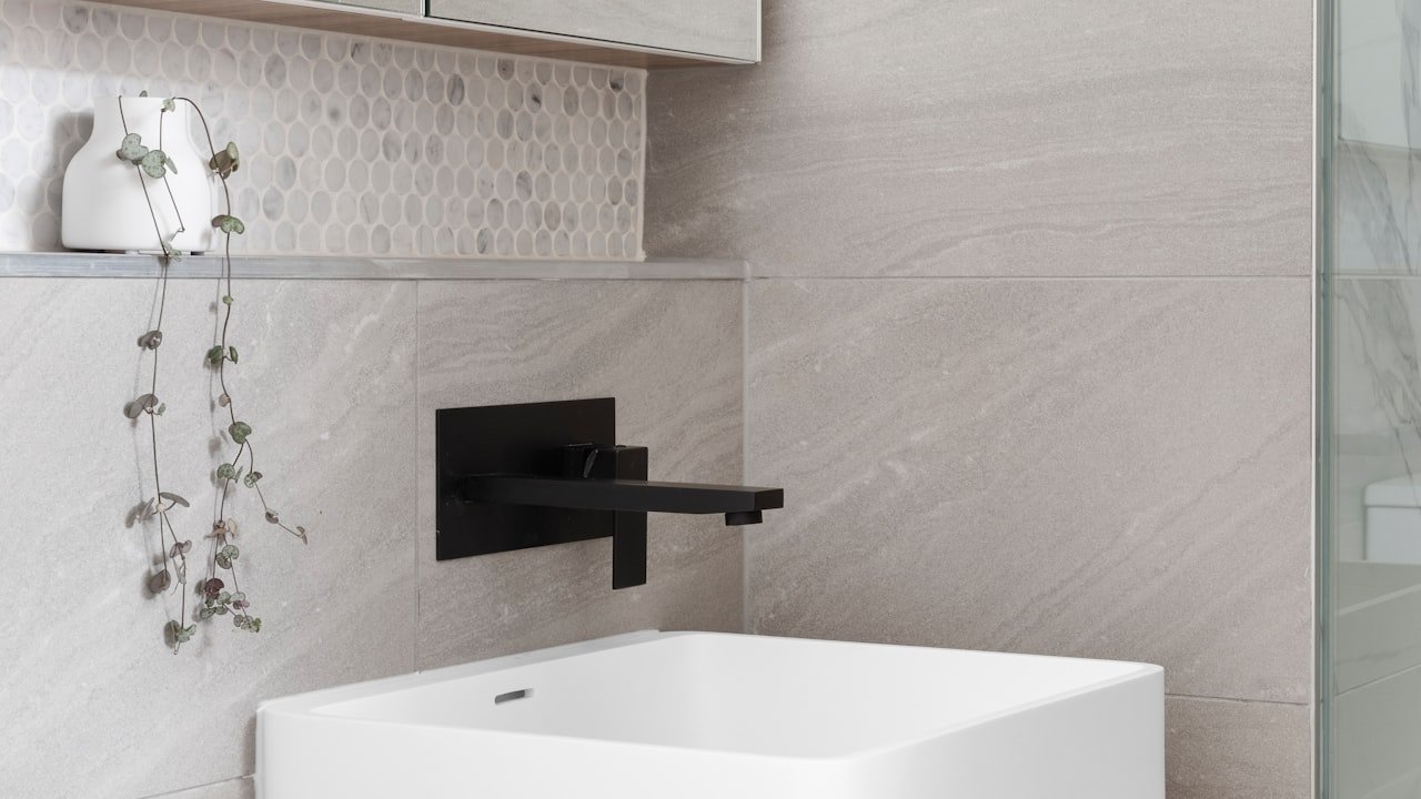 Sprucing Your Bathroom Without Breaking The Bank